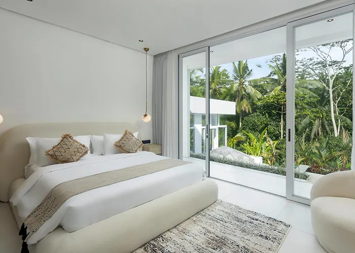 Ultra-luxury 2-bdr Private Retreat Near Ubud